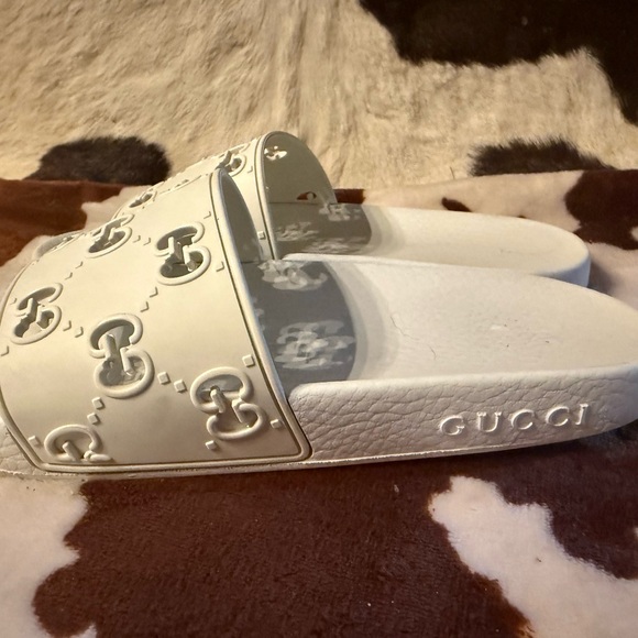 Gucci White Interlocking G Logo Slide Sandals - Picture 3 of 10